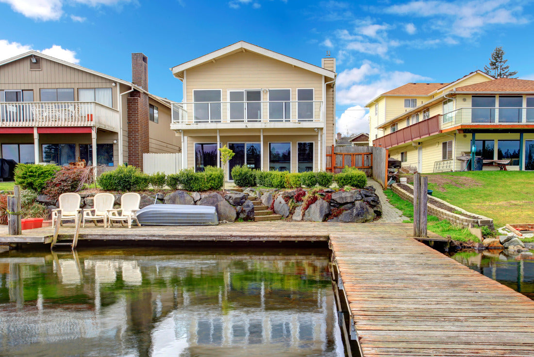 Noah Jigsaw Puzzle Waterfront lake house exterior. Lake Meridian, Kent. Washington State. USA 2000 pieces