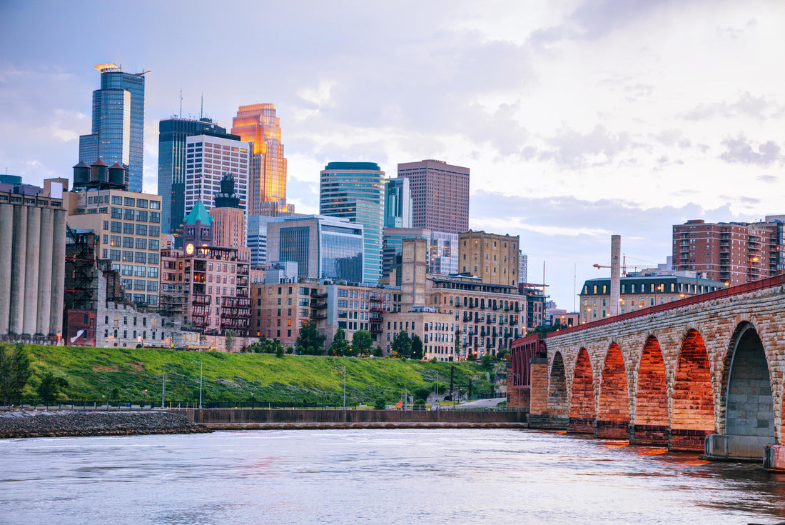 Noah Jigsaw Puzzle Downtown Minneapolis, Minnesota at night time as seen from the famous stone arch bridge 2000 pieces