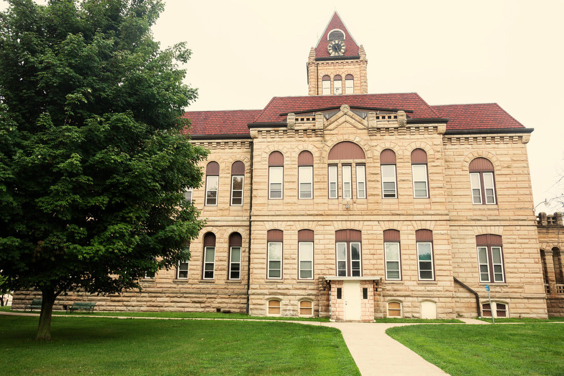 Old courthouse in Carrollton, Greene County, Illinois 2000pc Puzzle