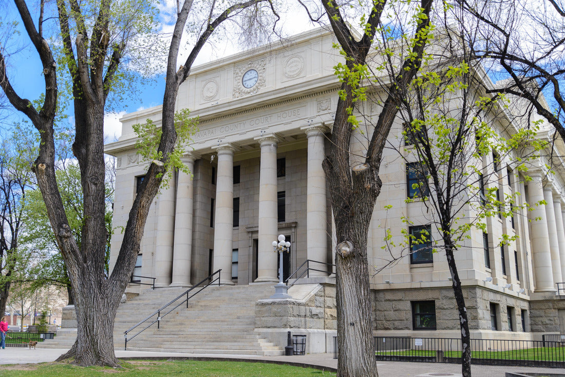 Noah Jigsaw Puzzle The Yavapai County Courthouse on a bright spring day 2000 pieces