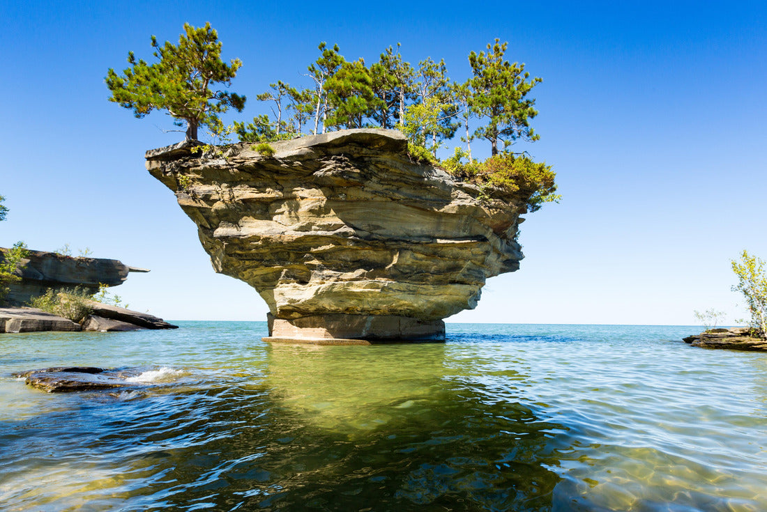 Lake Huron's Turnip Rock, near Port Austin Michigan 2000pc Puzzle