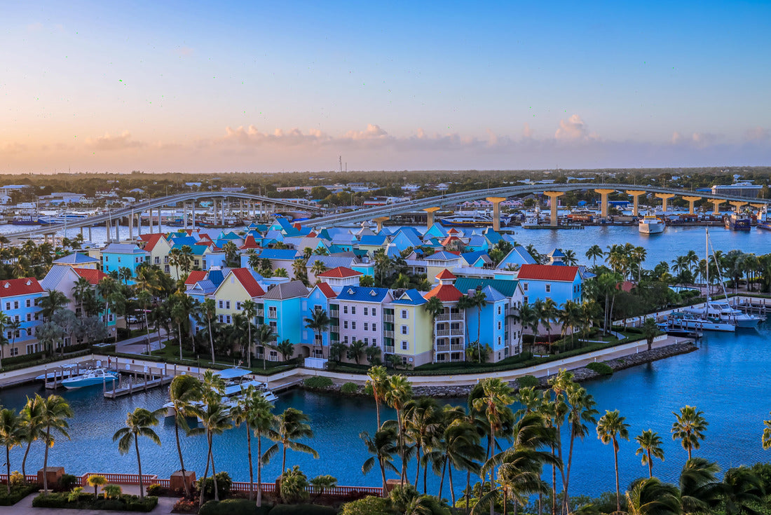 Colorful Resort. Paradise Island in Nassau, Bahamas 2000pc Puzzle