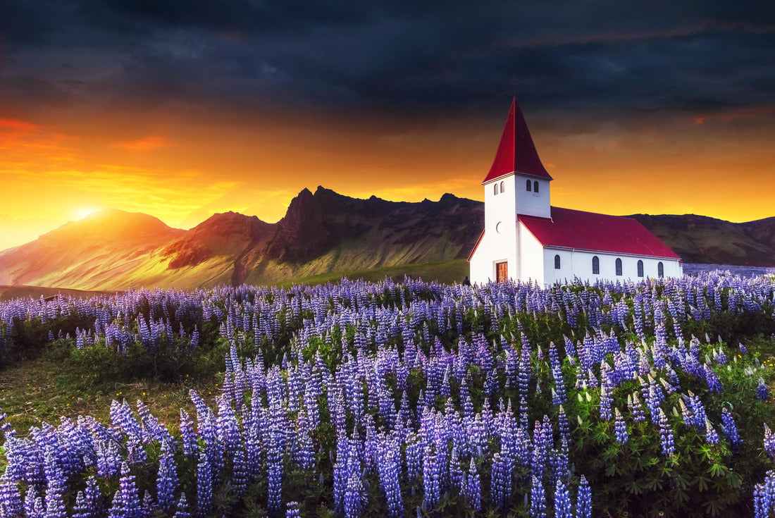 Lutheran church in Vik. Fantastic sunset. Iceland 2000pc Puzzle