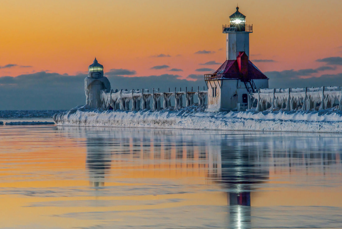 St. Joseph Pier Lighthouse, winter, Lake Michigan 2000pc Puzzle