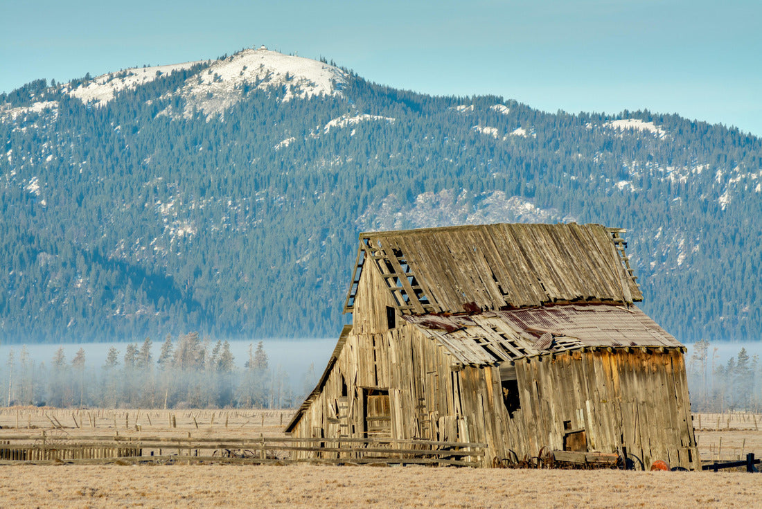 Noah Jigsaw Puzzle Idaho mountain and a rustic barn in the country 2000 pieces
