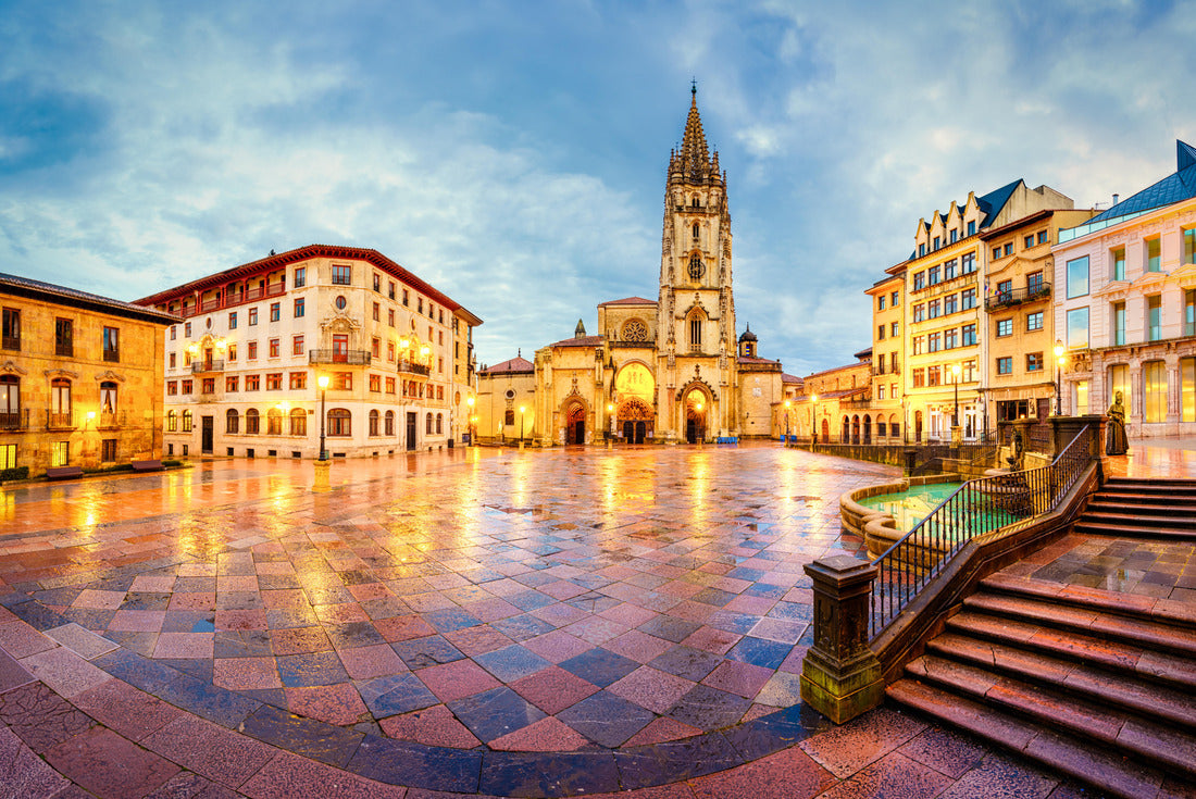 The cathedral of Oviedo, Spain 2000pc Puzzle