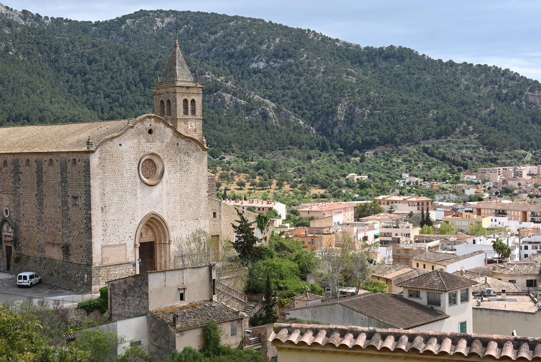 the town center and the church of Andratx in Mallorca 2000pc Puzzle