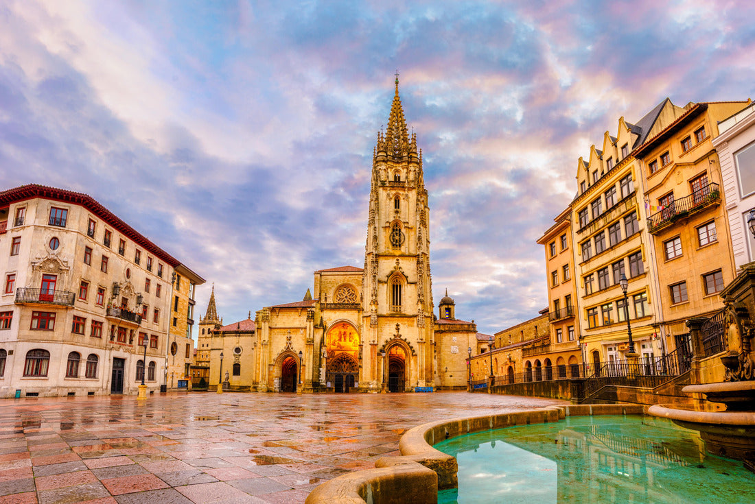 The cathedral of Oviedo, Spain 2000pc Puzzle
