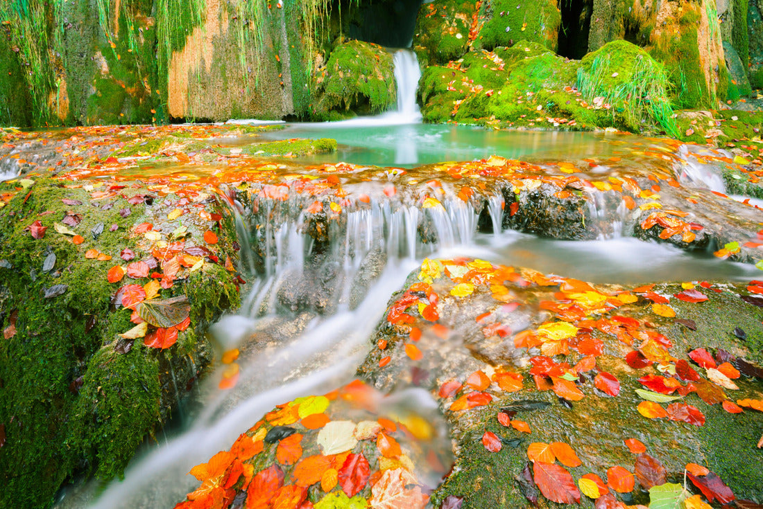 Noah Jigsaw Puzzle Waterfall in the Entzia Mountains, Basque Country 2000 Pieces