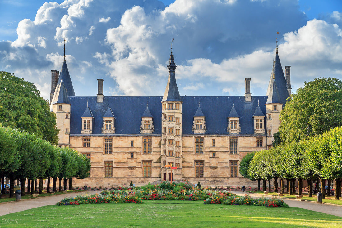 Ducal Palace of Nevers, France 2000pc Puzzle
