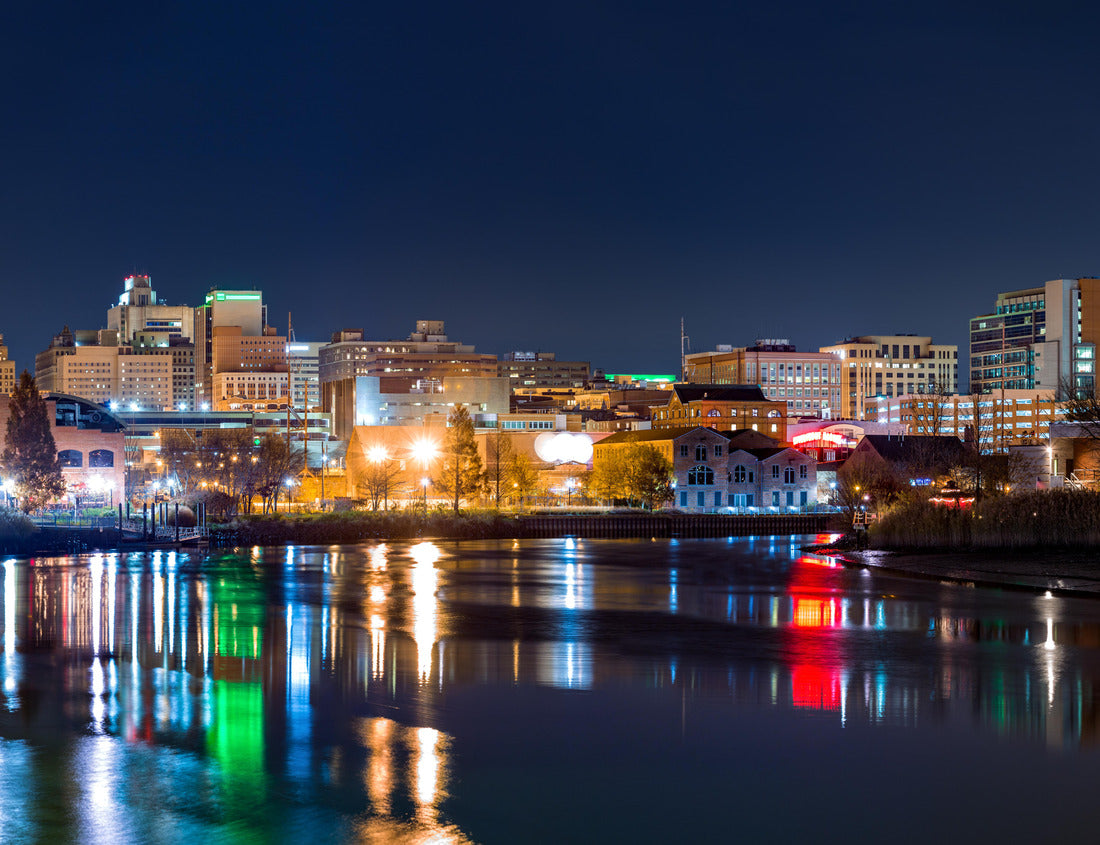 Noah Jigsaw Puzzle Wilmington skyline panorama reflected in the Christiana River. Wilmington, the largest city in the state of Delaware, was built on the site of Fort Christina, the first Swedish settlement in North America 1000 Pieces