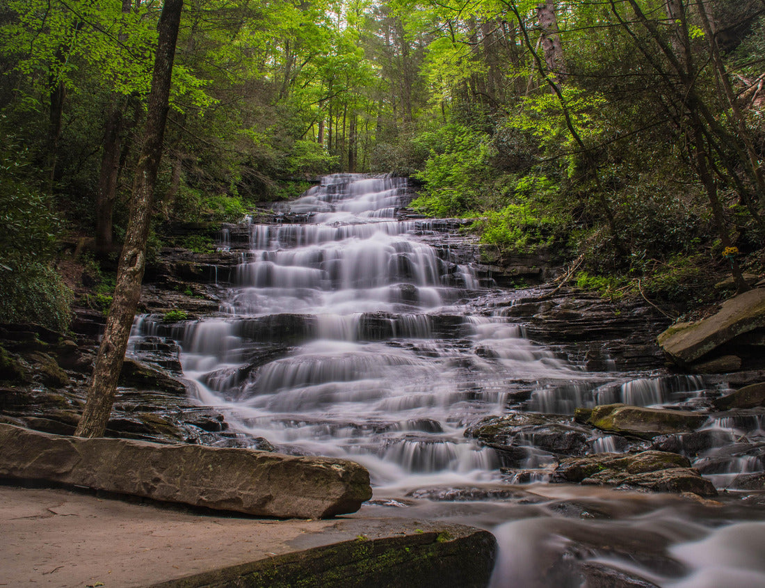 The cascading water of Minnehaha Falls, Rabun County, Georgia 1000pc Puzzle