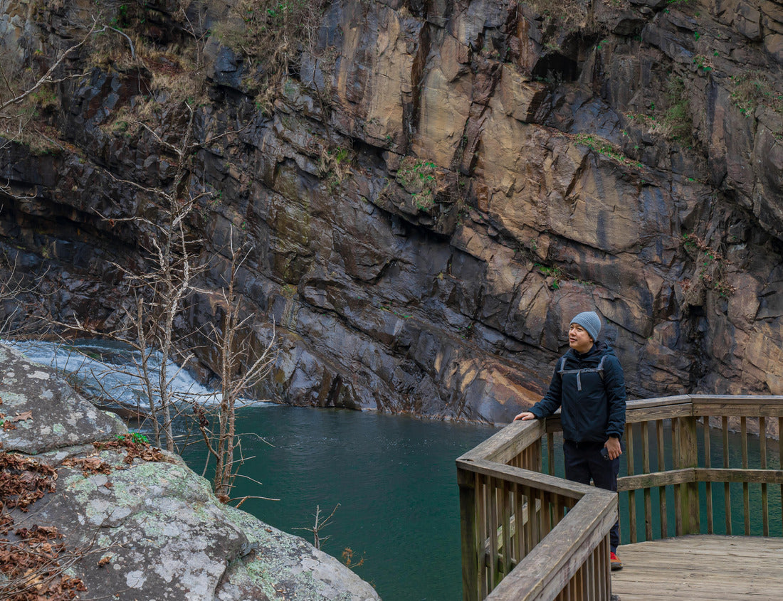 Noah Jigsaw Puzzle Tallulah Falls in the northeast of Atlanta, Habersham and Rabun County, Georgia. It is a series of 6 waterfalls that run through the Tallulah Gorge, an ancient 500-foot-high gorge carved by the Tallulah River 1000 Pieces