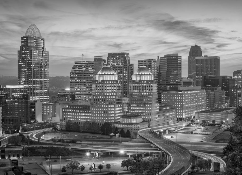 Cincinnati skyline, Ohio in black white