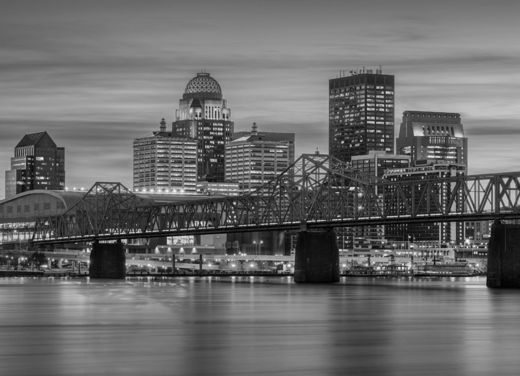 Louisville, Kentucky, USA in black white