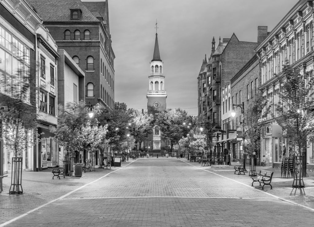 Burlington, Vermont, USA in black white