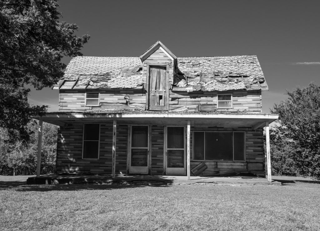 Lost places - old abandoned wooden house at Route 66, Oklahoma in black white