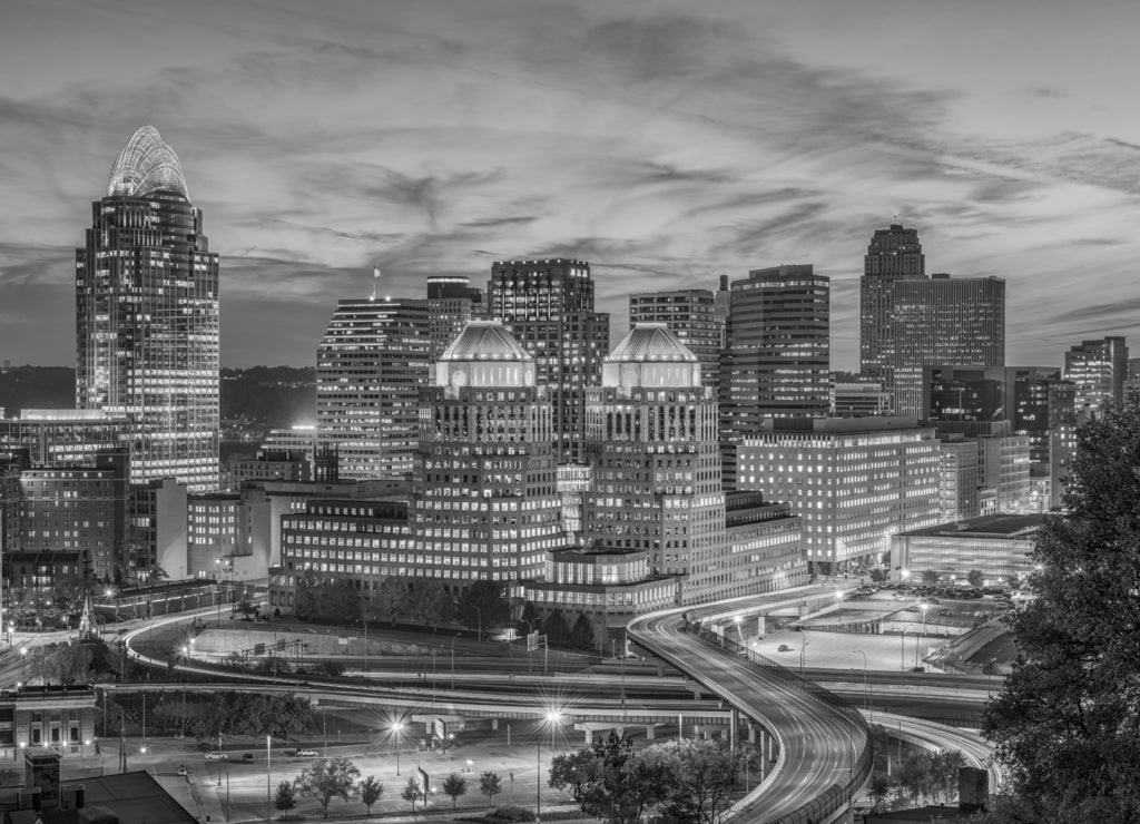 Cincinnati, Ohio, USA Skyline in black white