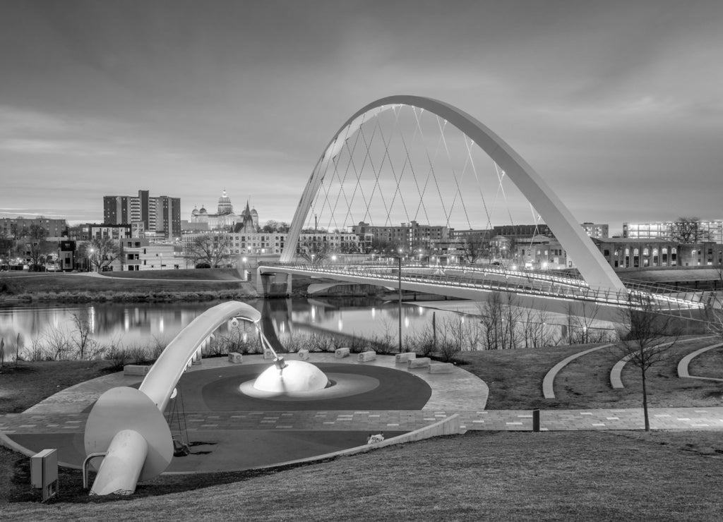 Des Moines Iowa skyline in USA in black white