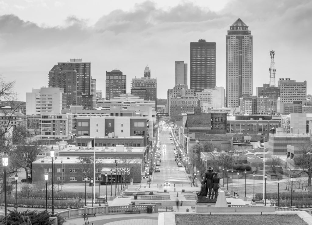 Des Moines Iowa skyline in USA in black white