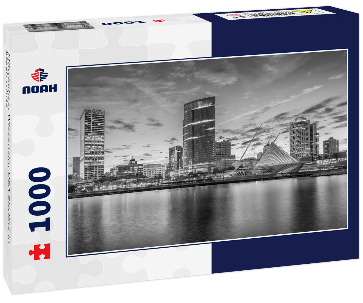 Milwaukee, Wisconsin, USA Skyline in black white