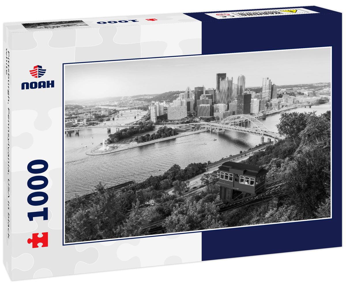 Pittsburgh, Pennsylvania, USA in black white