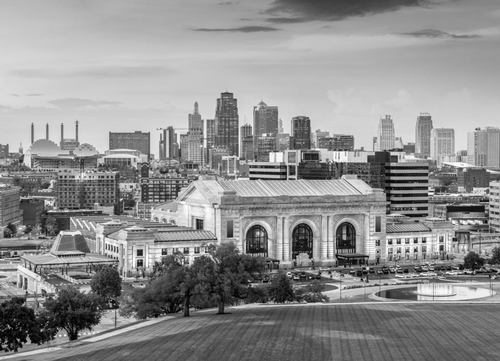 Kansas City, Missouri, USA Skyline in black white