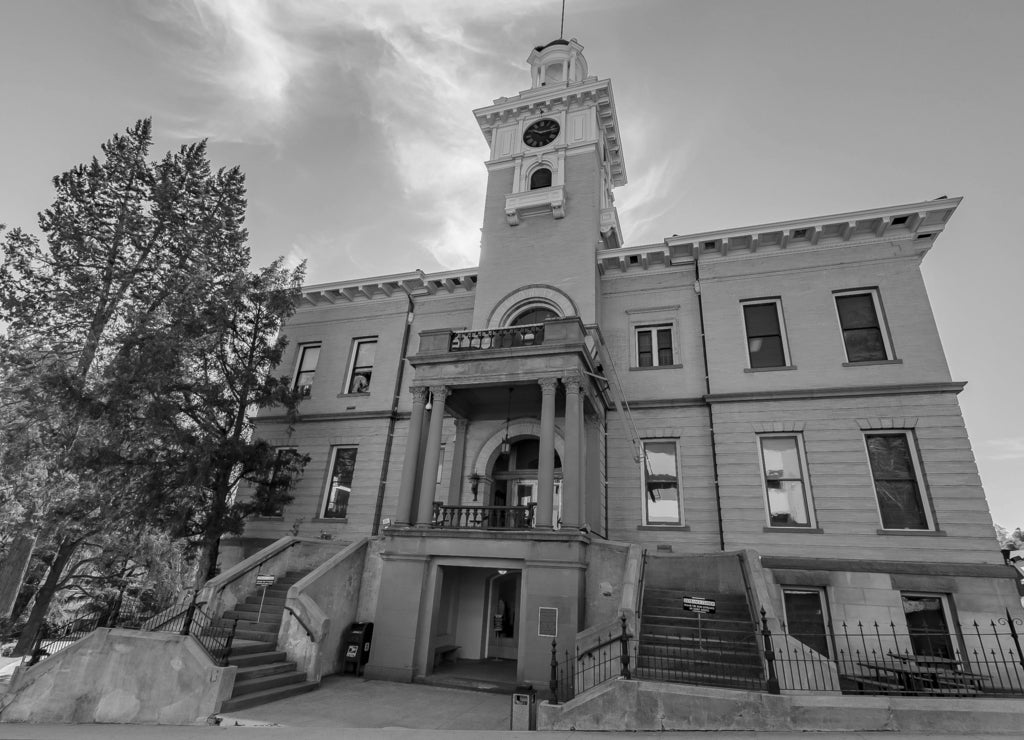 Exterior view of the Tuolumne County Superior Court, California in black white