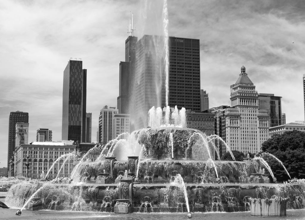 Fountain, Chicago, Illinois, USA in black white