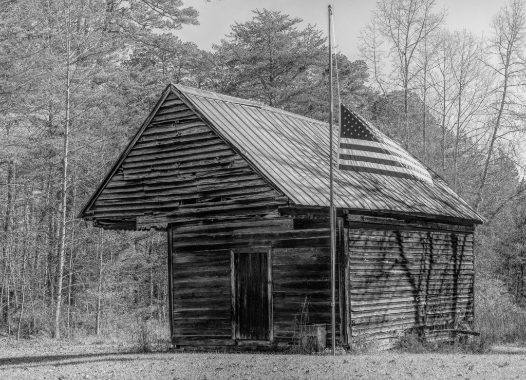Weathered wood cabin, Dahlonega, Georgia, USA in black white