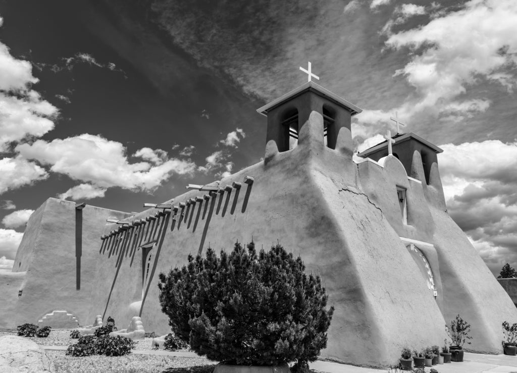 San Francisco de Asis Church Taos, New Mexico in black white