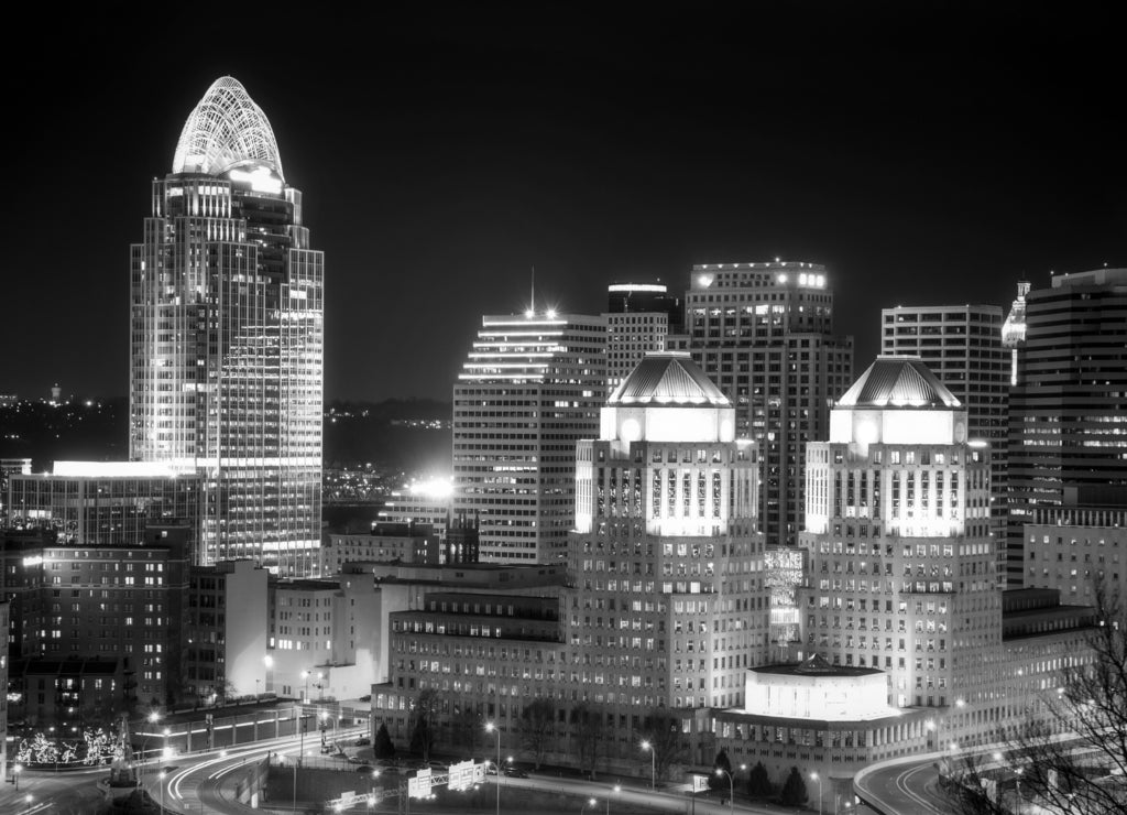 Cincinnati skyline, Ohio in black white