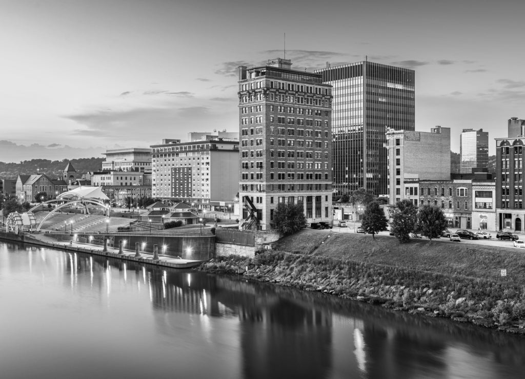 Charleston, West Virginia, USA in black white