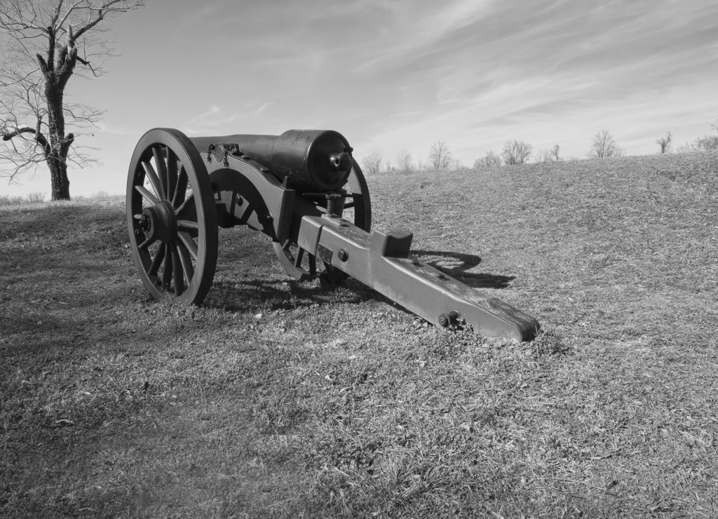 Civil War Cannon in Vicksburg, Mississippi. Old Civil War Canon on the battlefield in Vicksburg Mississippi in black white