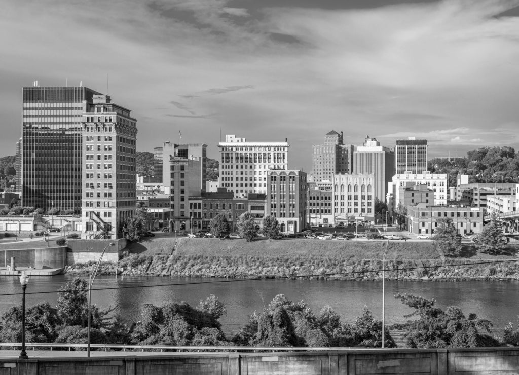 Charleston, West Virginia, USA in black white