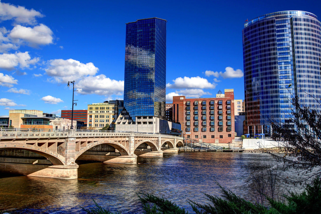 Grand Rapids Michigan, Grand River in from of buildings 2000pc Puzzle