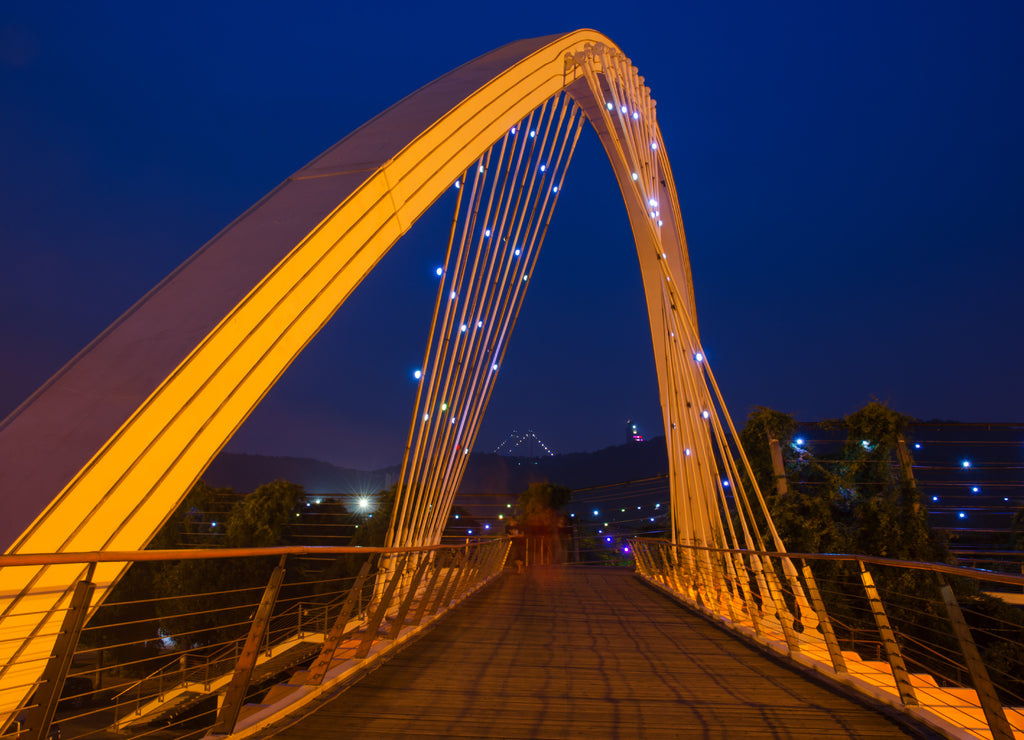 Des Moines, Iowa: Iowa Women of Achievement Bridge over the Des Moines River in Des Moines, Iowa