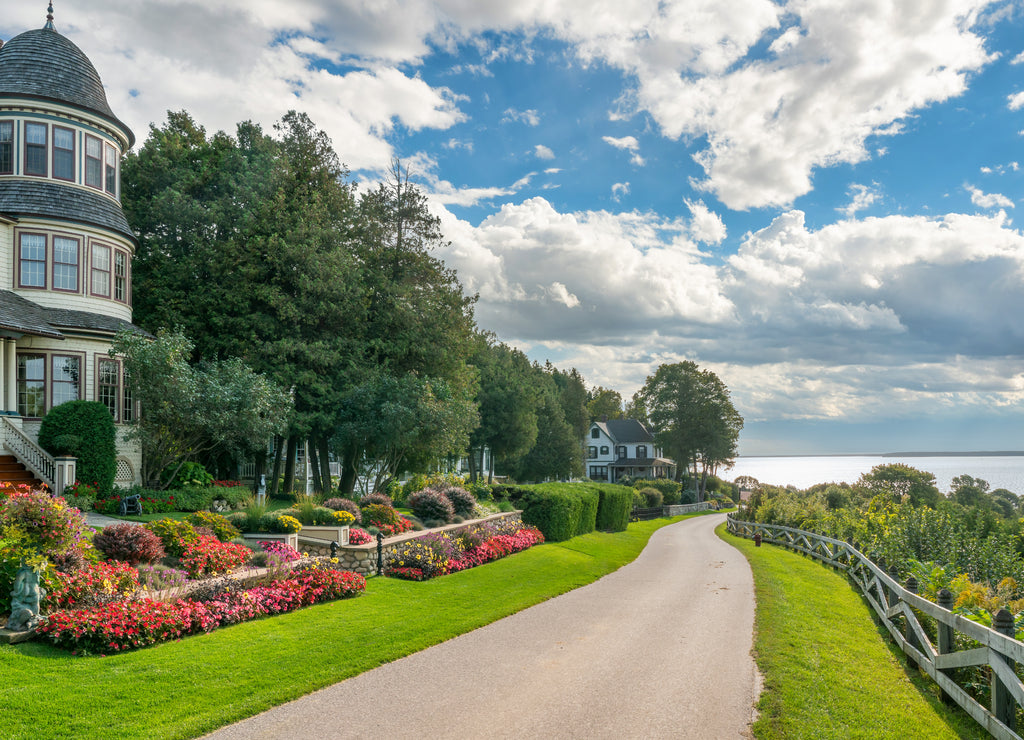 Mackinac Island Michigan - Grand old homes