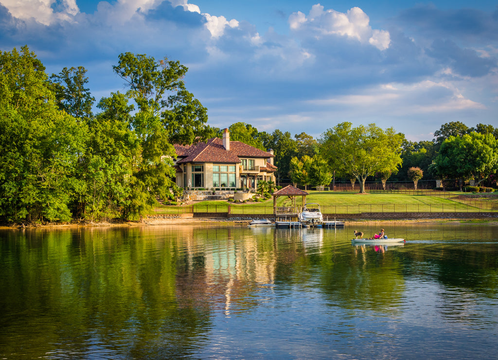 House on the shore of Lake Norman, in Cornelius, North Carolina