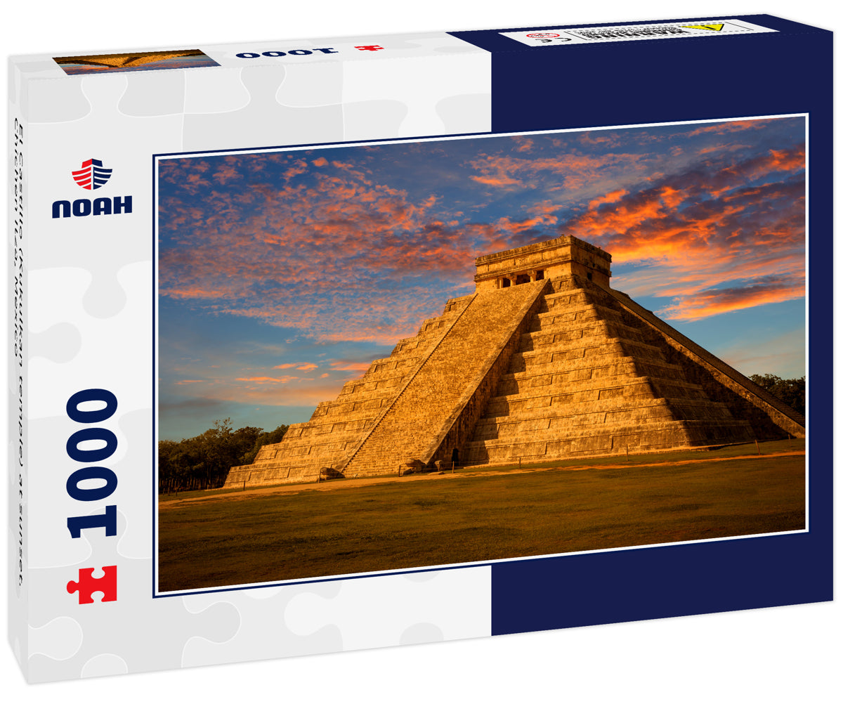 El Castillo (Kukulkan temple) at sunset. Chichen Itza, Mexico