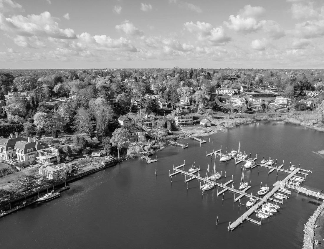 Noah Jigsaw Puzzle Hoofttoren or Hauptturm in the city of Hoorn in the evening light. Netherlands in black white 1000 pieces