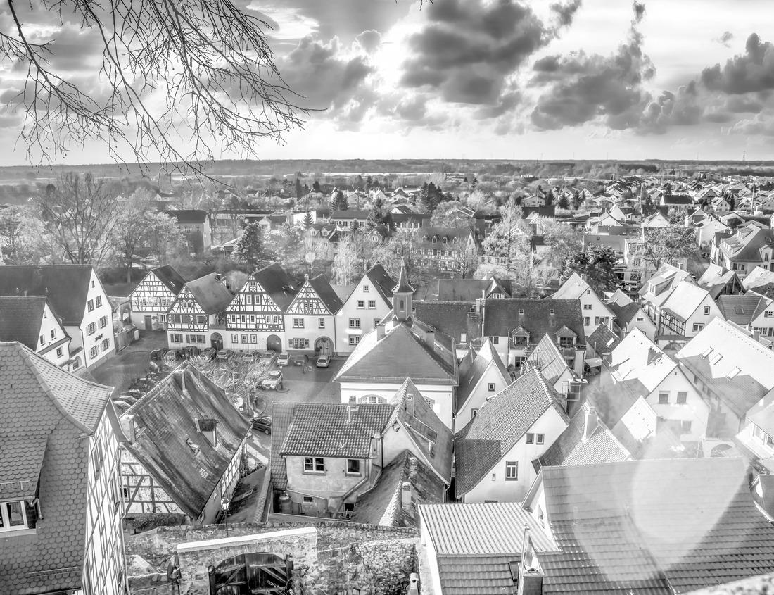 Noah Jigsaw Puzzle Grand Canyon National Park, Arizona. A group of tourists gather at a viewpoint on the south rim as the sun is casting long shadows in black white 1000 pieces