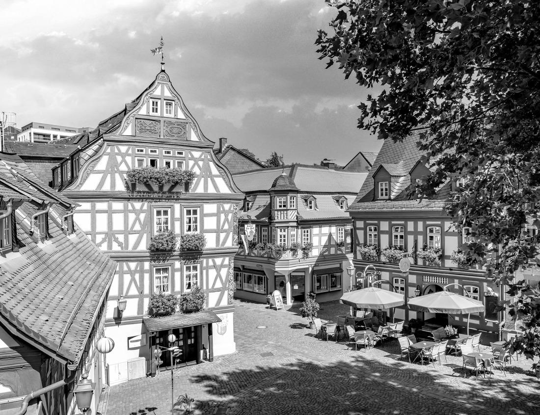 Noah Jigsaw Puzzle Hiking on the shoreline of Hetch Hetchy reservoir in Yosemite National Park, Sierra Nevada mountains, California; the reservoir is one of the main sources of drinking water for the San Francisco bay in black white 1000 pieces