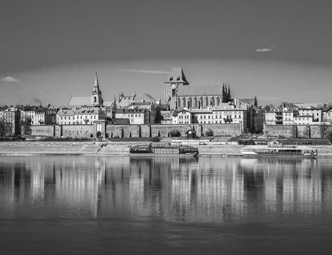 Noah Jigsaw Puzzle Hassan II Mosque in Casablanca. The largest mosque in Morocco in black white 1000 pieces