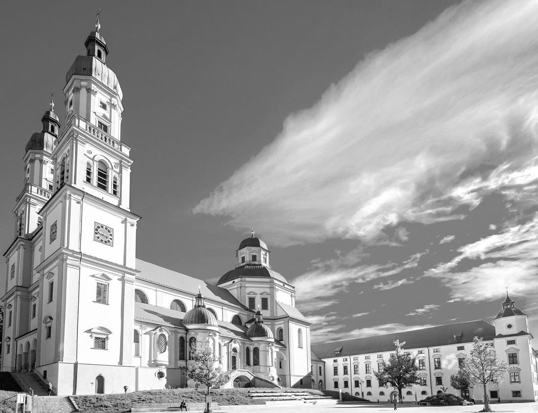 Noah Jigsaw Puzzle Morocco_Mohammed VI Tower_bouregreg River_Maroc_Tour Mohammed VI_Rivière Bouregreg in black white 1000 pieces