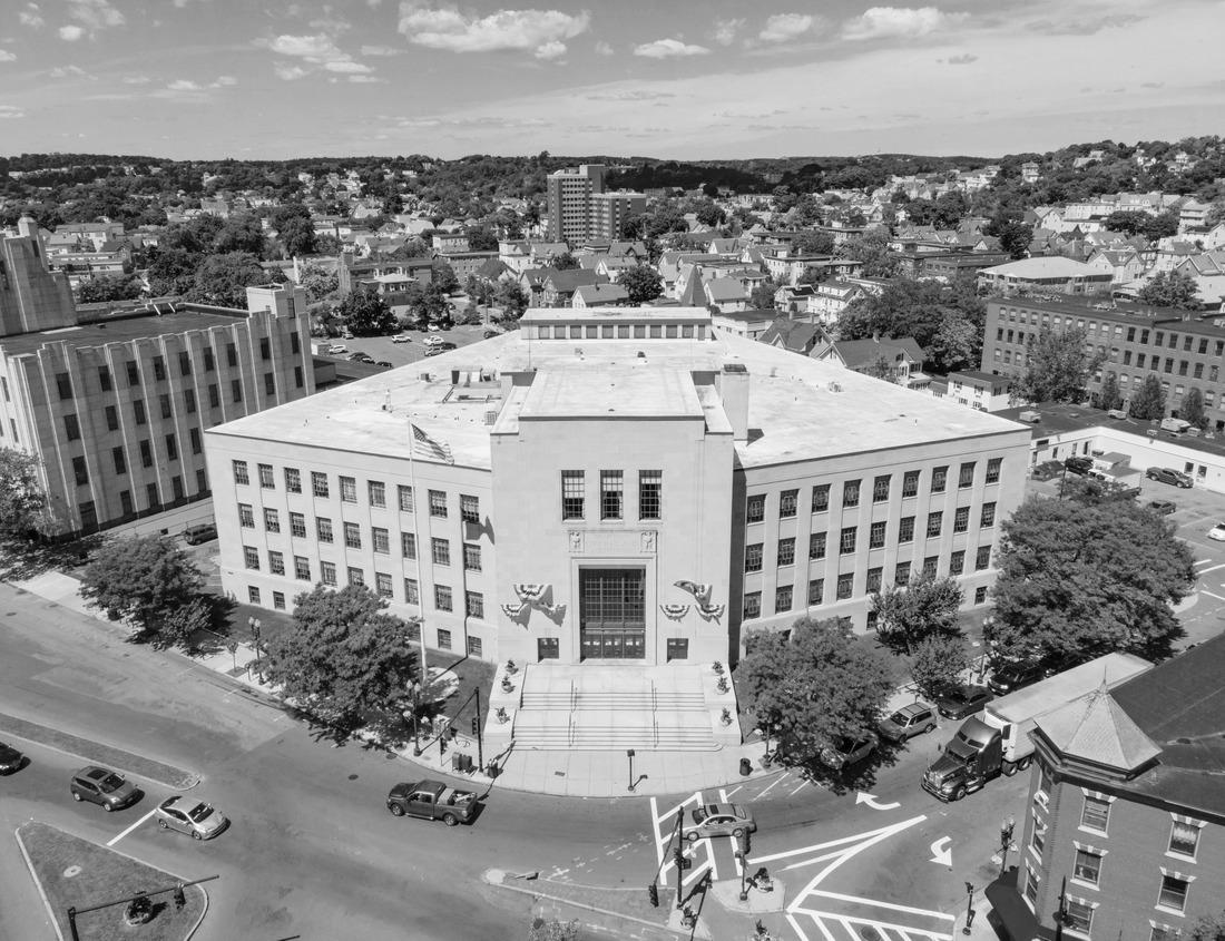 Noah Jigsaw Puzzle Beautiful sight in the village of Campiglia Marittima, on a sunny summer afternoon. In the province of Livorno, in the Tuscany region of Italy in black white 1000 pieces