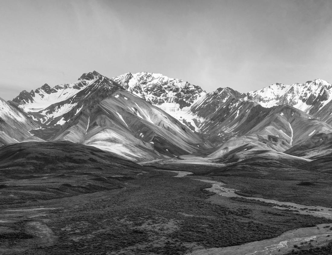 Noah Jigsaw Puzzle Peveril Castle, Derbyshire, Peak District in black white 1000 pieces