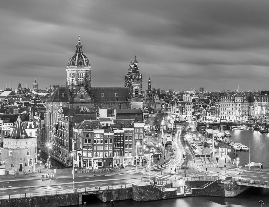Noah Jigsaw Puzzle Marrakesh Streets of the amazing historic city of Morocco in black white 1000 pieces