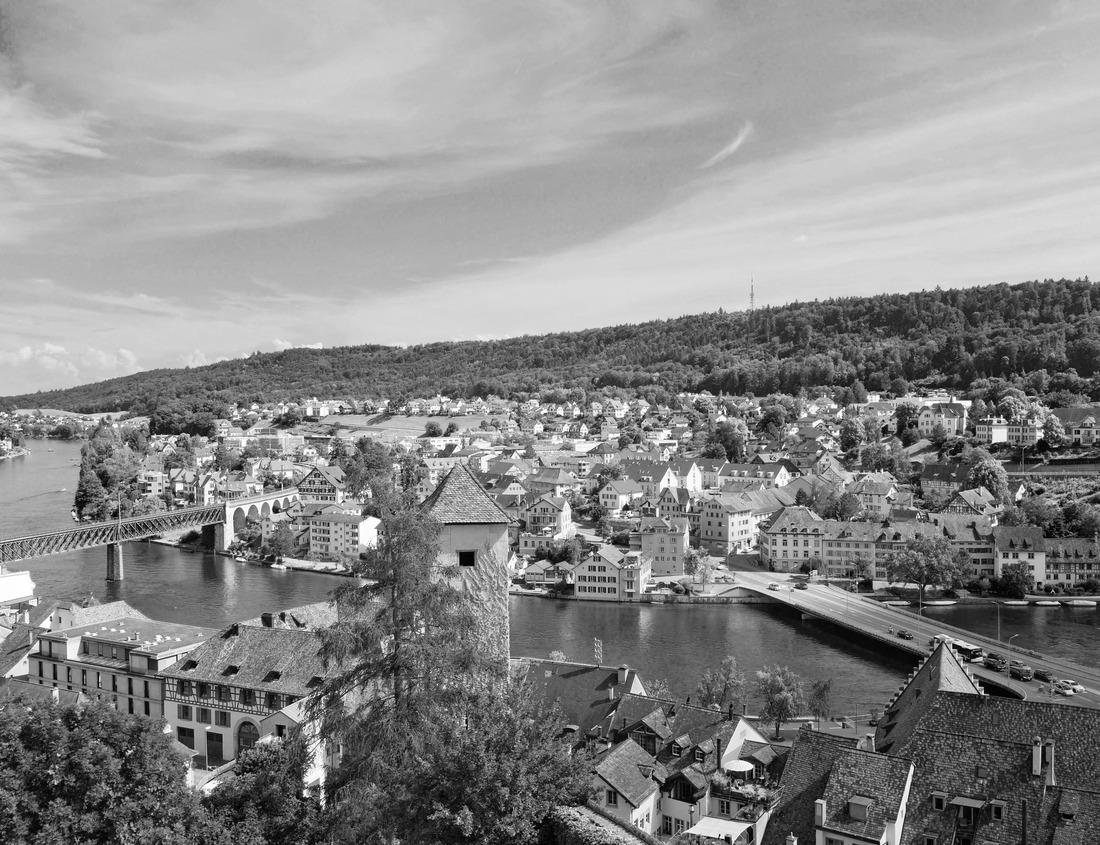 Noah Jigsaw Puzzle Marrakesh Streets of the amazing historic city of Morocco in black white 1000 pieces