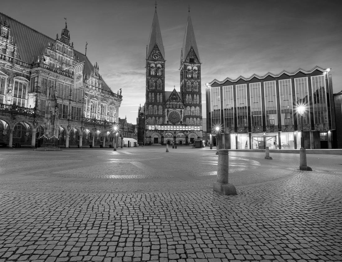 Noah Jigsaw Puzzle Fes magnificent gates of the royal palace in the historical city of morocco in black white 1000 pieces